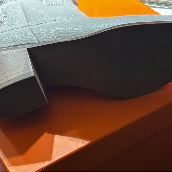 Boots - Picture 3 of 3